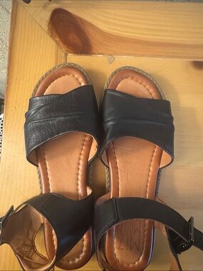 Miz Mooz Haley Classic Black Leather Sandals - 38